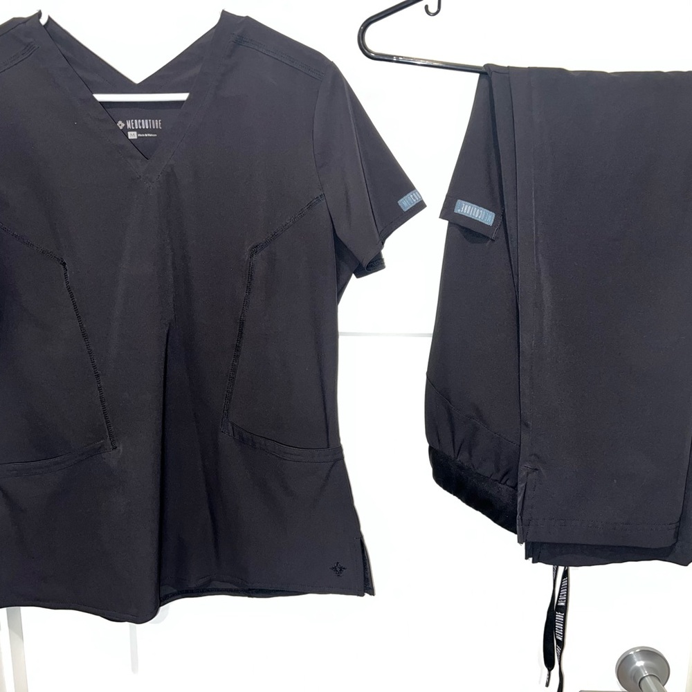 Med Couture “Peaches” Black Medium Scrub Set